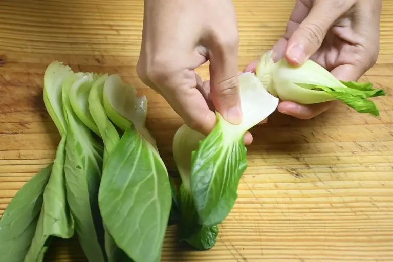 Cải ch&iacute;p t&aacute;ch cuống v&agrave; l&aacute;, sẵn s&agrave;ng cho việc x&agrave;o