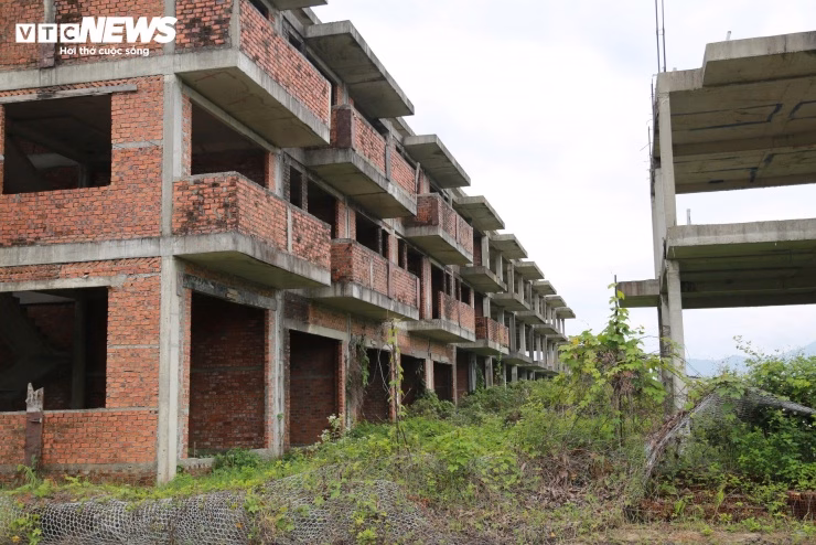 Y&ecirc;u cầu thu hồi đất ngo&agrave;i ranh giới dự &aacute;n