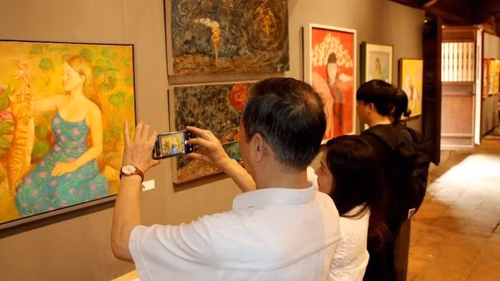 G&oacute;c nh&igrave;n nghệ thuật tại triển l&atilde;m Phụ nữ vẽ Phụ nữ