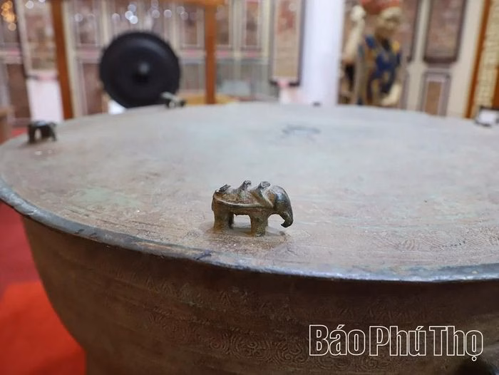 Chi tiết hoa văn trên trống đồng Đông Sơn