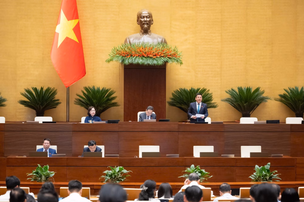 Đo&agrave;n chủ tọa điều h&agrave;nh thảo luận tại hội trường Quốc hội