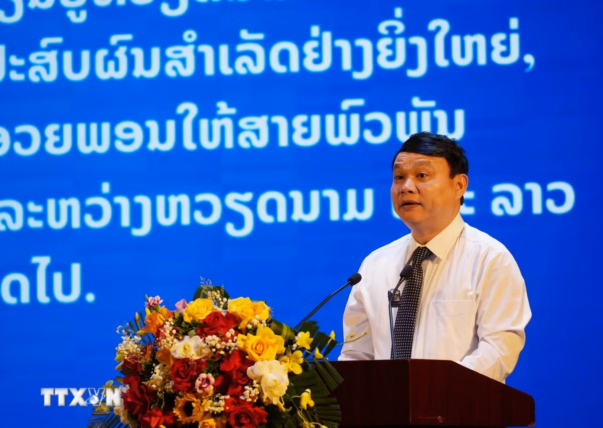 Ph&oacute; Chủ tịch UBND tỉnh Sơn La Đặng Ngọc Hậu ph&aacute;t biểu tại buổi gặp mặt lưu học sinh L&agrave;o