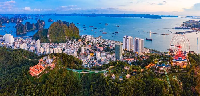 To&agrave;n cảnh ph&aacute;t triển đ&ocirc; thị hiện đại tại Quảng Ninh