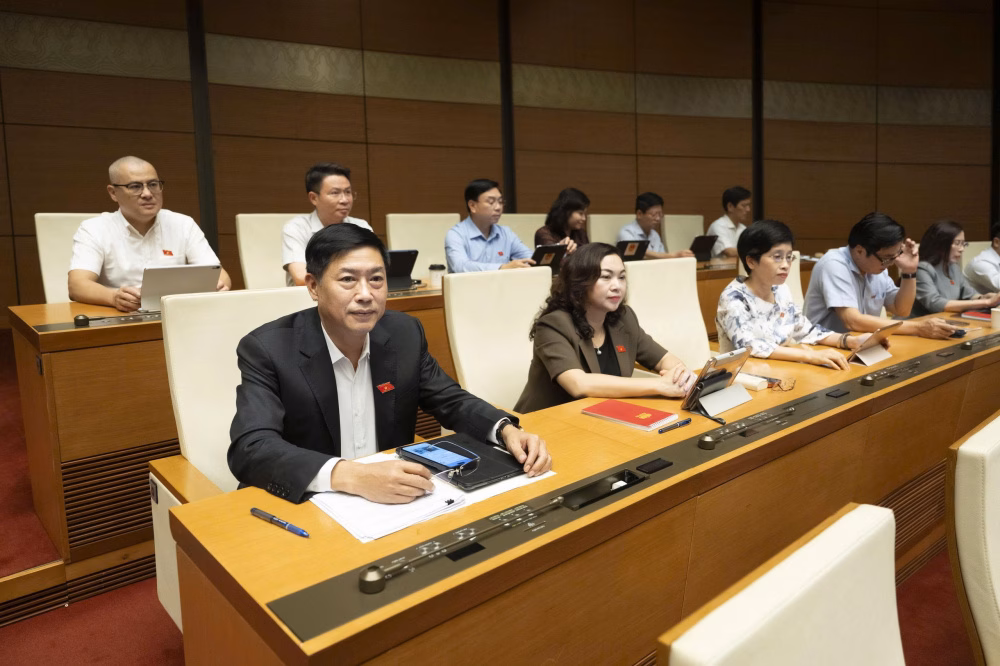 To&agrave;n cảnh phi&ecirc;n thảo luận tại Quốc hội kh&oacute;a XVI