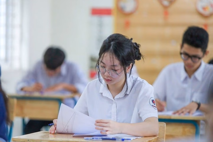 Thí sinh dự thi lớp 10 Thí sinh dự thi lớp 10