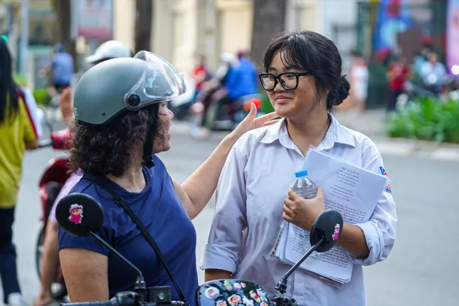Học sinh thi tuyển sinh lớp 10 Học sinh thi tuyển sinh lớp 10 tại Hà Nội