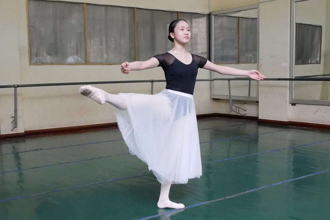 16 tuổi, cô gái Việt đại diện Việt Nam dự cuộc thi ballet hàng đầu thế giới Cảnh trong vở "Kẹp hạt dẻ". Ảnh: VNOB