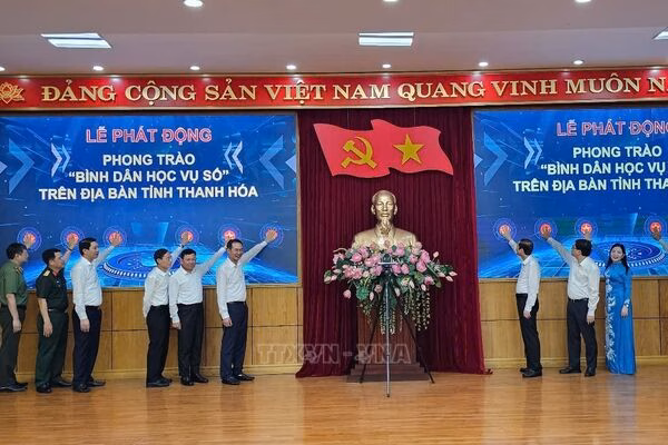 Quảng Ngãi phát động phong trào “Bình dân học vụ số” để nâng cao kỹ năng số cho người dân