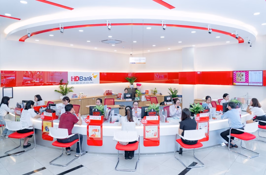 HDBank lãi trước thuế hơn 10.000 tỷ đồng trong 6 tháng đầu năm HDBank giữ vị trí thứ 3 Top ngân hàng niêm yết uy tín và hiệu quả nhất Việt Nam