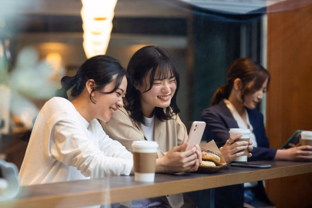 Khoe tiền ở 3 tình huống này, chỉ làm bạn kém trong mắt người khác Ảnh minh hoạ