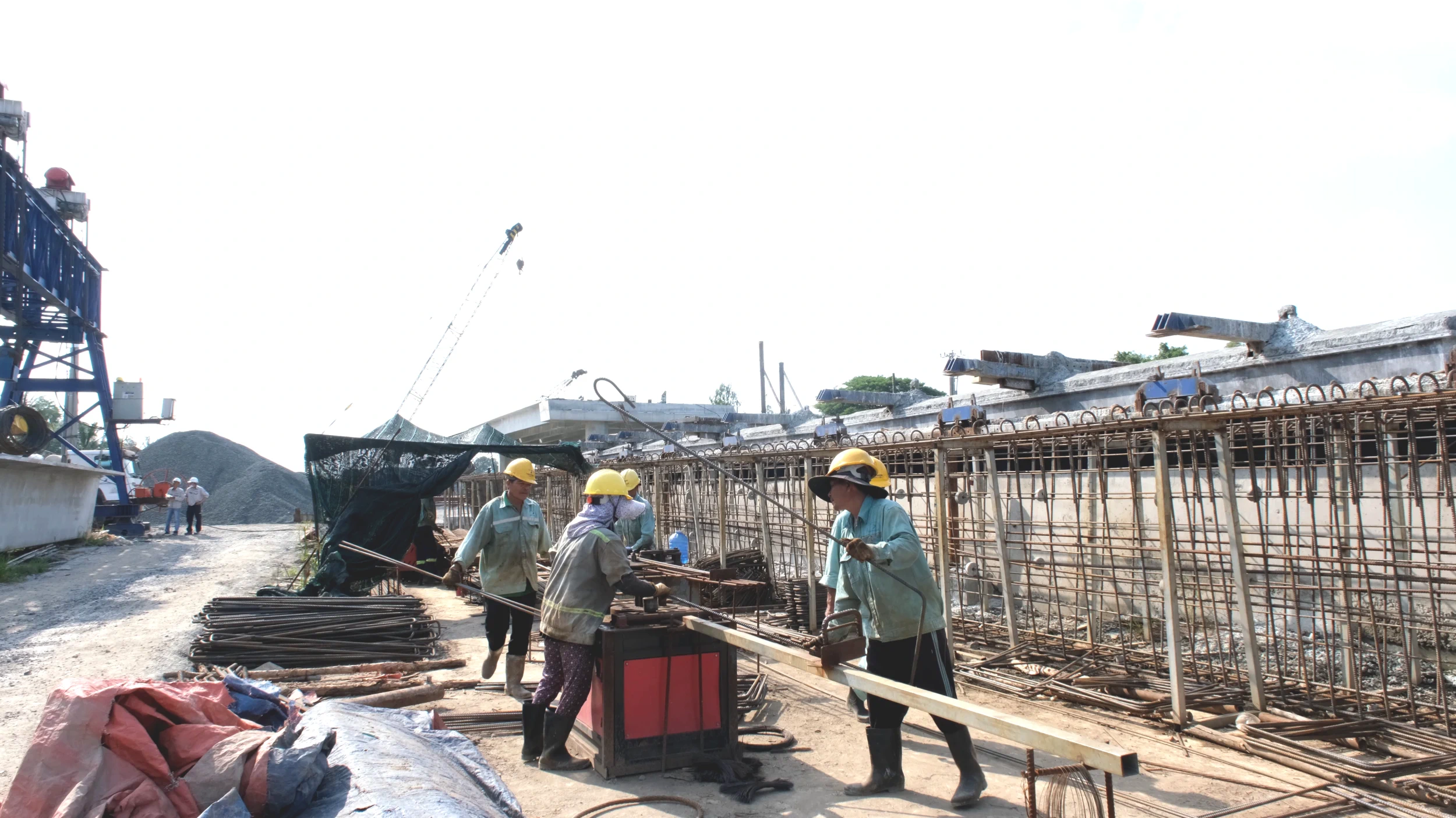 Công trường thi công đường bộ cao tốc Châu Đốc - Cần Thơ - Sóc Trăng (giai đoạn 1) đoạn qua địa bàn TP Cần Thơ.
