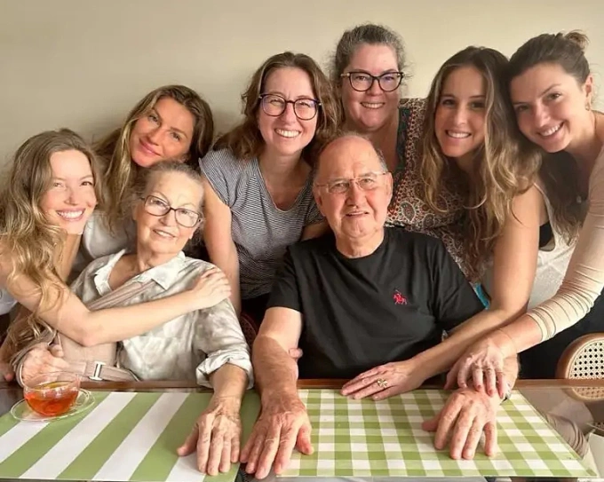 Gisele Bundchen b&ecirc;n gia đ&igrave;nh