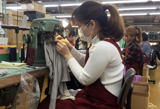 Người lao động Việt Nam l&agrave;m việc tại nh&agrave; m&aacute;y dệt Misuke, Niigata, Nhật Bản