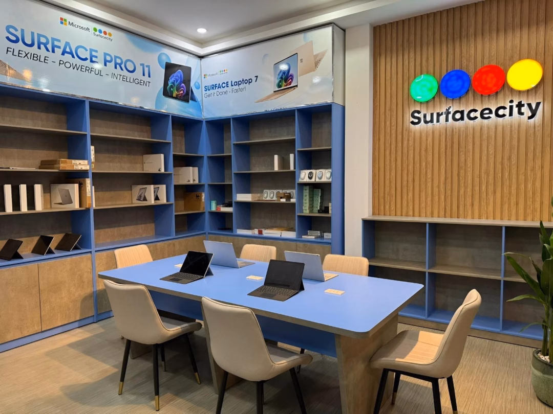 Showroom SurfaceCity tại H&agrave; Nội v&agrave; TP.HCM