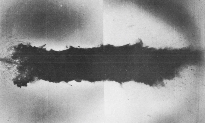 V&ugrave;ng m&agrave;u đen tr&ecirc;n mặt băng sau vụ rơi B-52 ở Greenland 1968