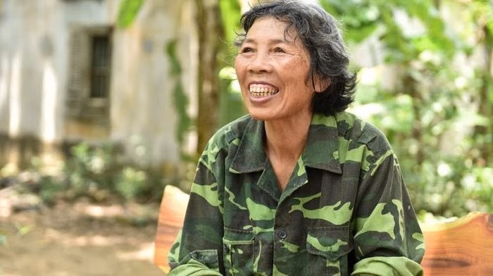B&agrave; Ngọc với nụ cười rạng rỡ d&ugrave; đ&atilde; hơn 70 tuổi