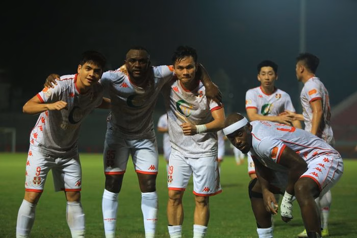 C&aacute;c cầu thủ Hải Ph&ograve;ng ăn mừng b&agrave;n thắng trong ng&agrave;y thắng đậm CA TPHCM