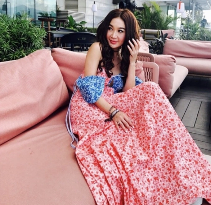 Chi tiết váy voan nữ tính của Ôn Bích Hà