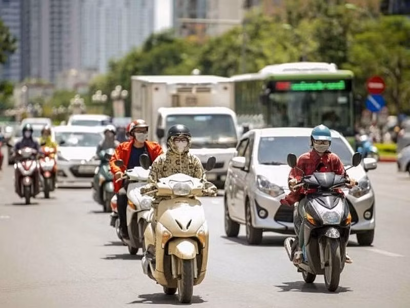 Nắng n&oacute;ng gay gắt bao phủ c&aacute;c tỉnh miền Bắc Việt Nam