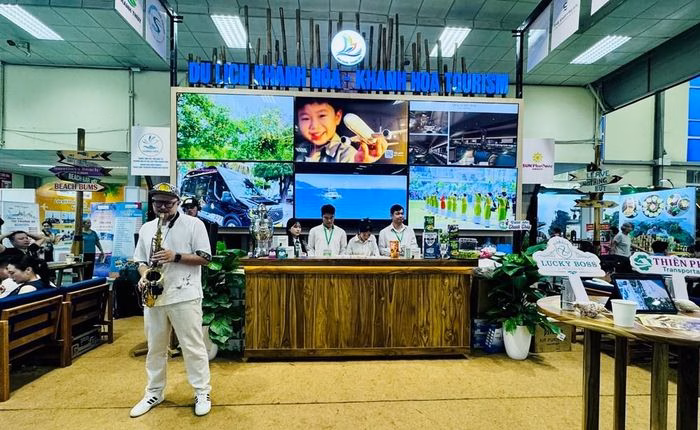 Thiết kế gian hàng du lịch Khánh Hòa tại VITM 2026 theo phong cách quầy bar trên biển hiện đại