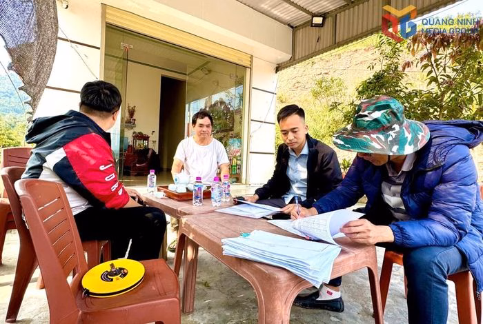 Tổ c&ocirc;ng t&aacute;c kiểm đếm đất đai tại x&atilde; Ti&ecirc;n Y&ecirc;n phục vụ dự &aacute;n quốc lộ 4B