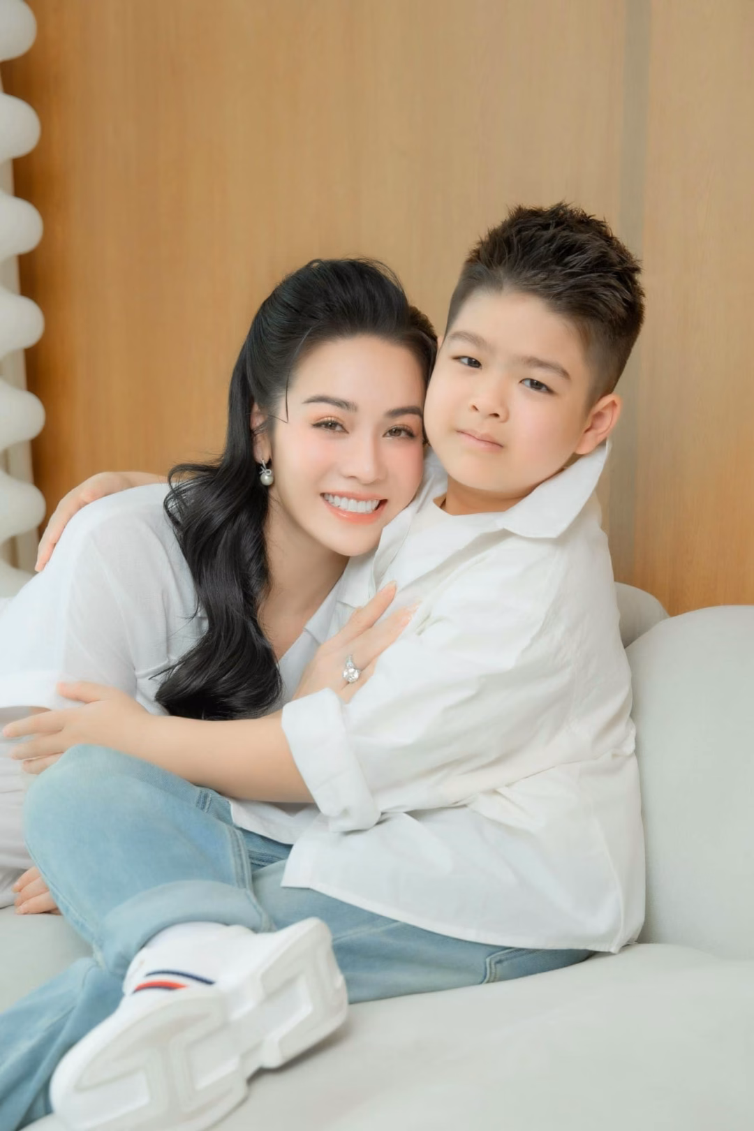 Nhật Kim Anh và con trai Bửu Long Nhật Kim Anh và con trai Bửu Long