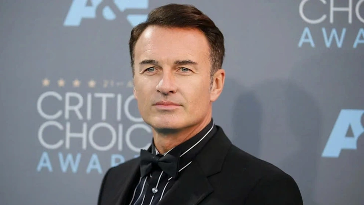 Julian McMahon tại Critics' Choice Awards ở California vào năm 2016 Julian McMahon tại Critics' Choice Awards ở California vào năm 2016