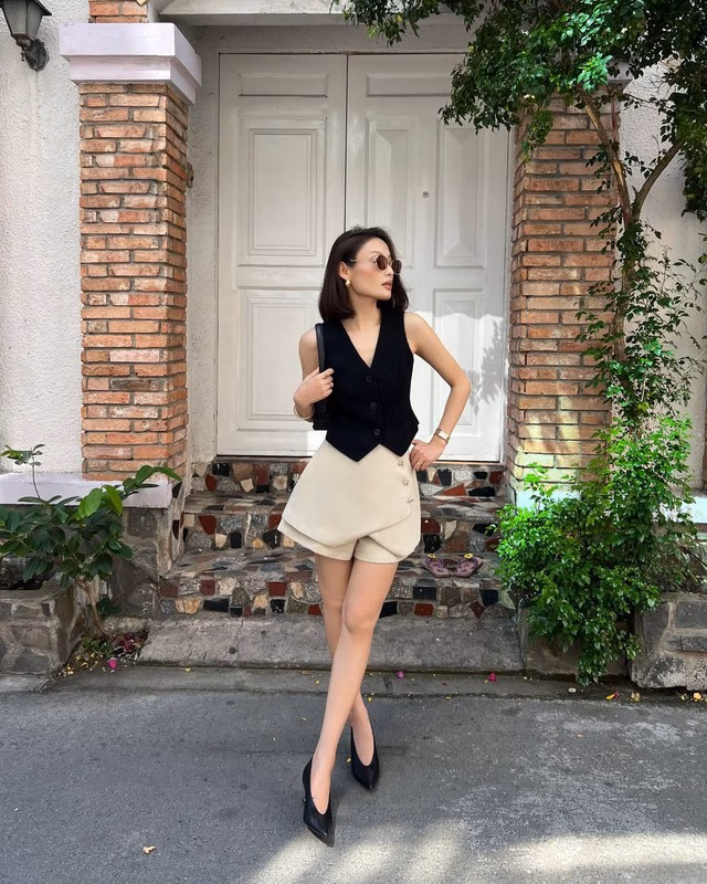 Quần shorts giả váy và áo sát nách