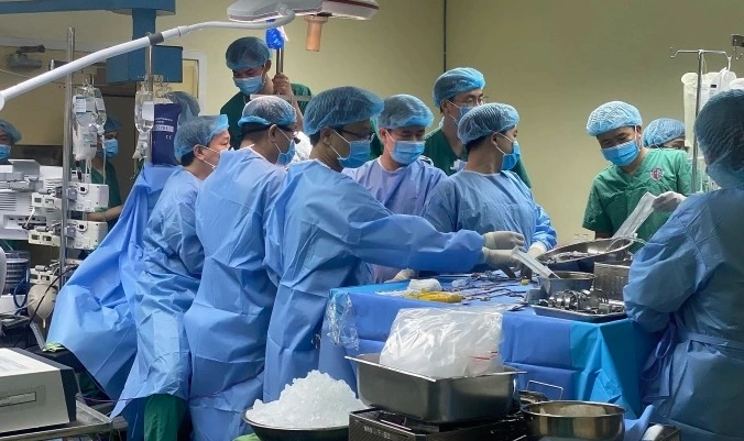Các bác sĩ thực hiện ca lấy tạng tại Quảng Ninh Các bác sĩ thực hiện ca lấy tạng tại Quảng Ninh