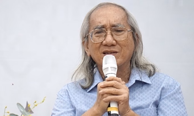 Học giả Nhật Chiêu Học giả Nhật Chiêu tại một buổi trò chuyện ở Hà Nội cuối tháng 4