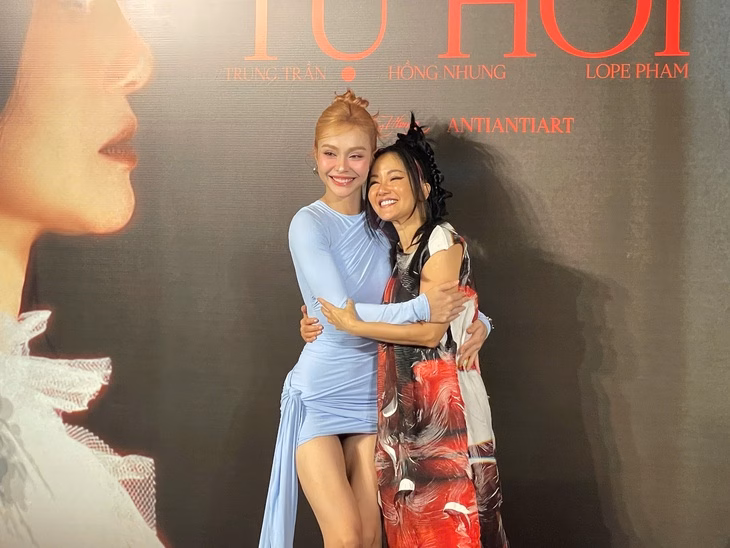 Hồng Nhung và MLee tại họp báo