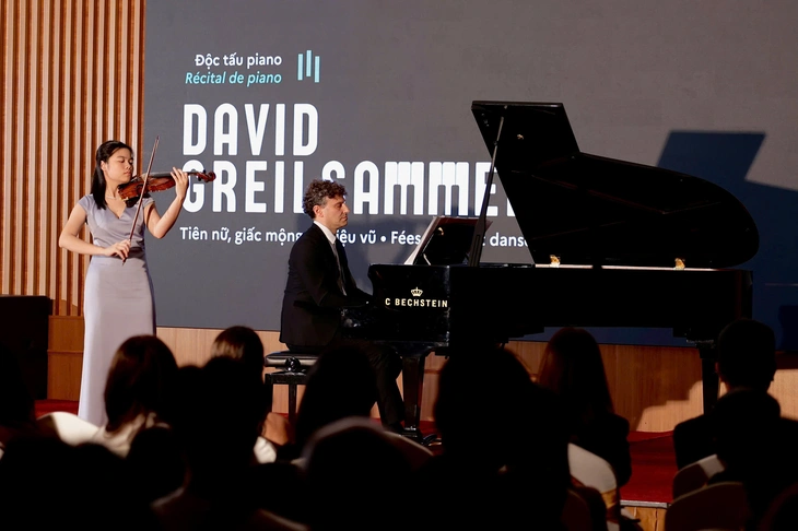 David Greilsammer trình diễn piano tại Đà Lạt David Greilsammer trình diễn piano tại Đà Lạt
