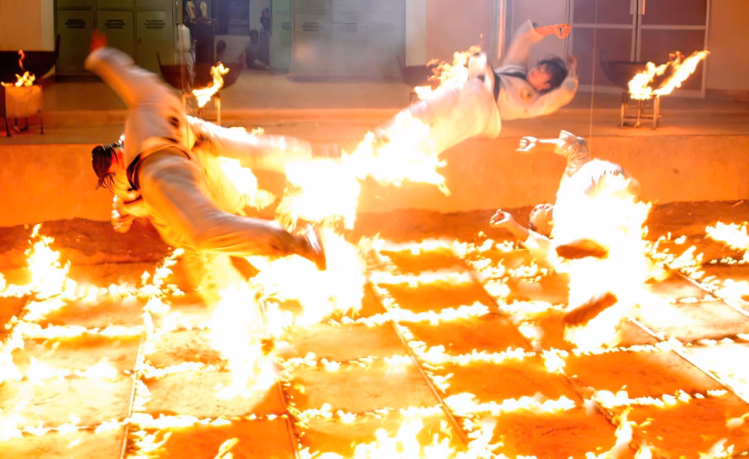 Cờ lệnh chỉ huy trong những trận đánh lịch sử của Baahubali Võ sư Việt chỉ đạo hành động cho hơn 5.000 diễn viên quần chúng trên đất Ấn