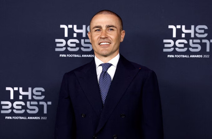 Cựu cầu thủ nổi tiếng Fabio Cannavaro và HLV Mano Polking tranh suất dẫn dắt đội tuyển Singapore HLV Mano Polking ăn mừng trong trận Công an Hà Nội thắng SLNA 5-0 ở chung kết Cup Quốc gia 2024-2025, tại sân Vinh, Nghệ An ngày 29/6/2025. Ảnh: Xuân Hoàng