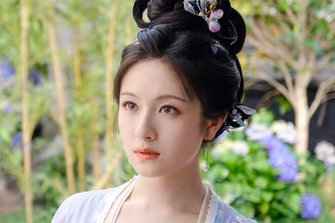 Lý Lan Địch gây sốt với diễn xuất trong Triều tuyết lục nhưng gặp kém may với ảnh bìa tạp chí Lý Lan Địch và Ngao Thụy Bằng trong “Triều tuyết lục“. Ảnh: Nhà sản xuất phim