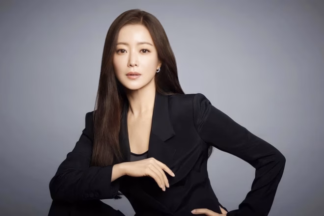 Mỹ nhân U50 Kim Hee Sun – Tượng đài nhan sắc Hoa hậu Hàn Quốc vẫn trẻ trung ở tuổi 50 Kim Hee Sun đích thực là huyền thoại nhan sắc không tuổi của showbiz Hàn.