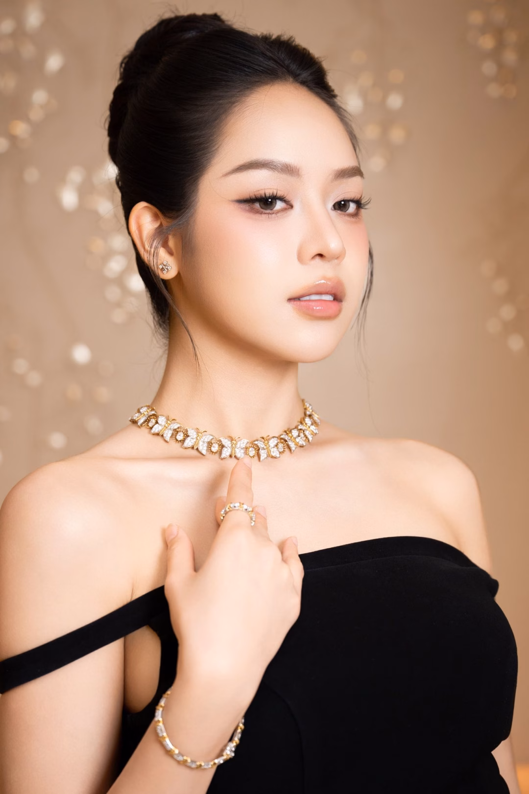 Thanh Thuỷ ngày càng thăng hạng nhan sắc lẫn thần thái
