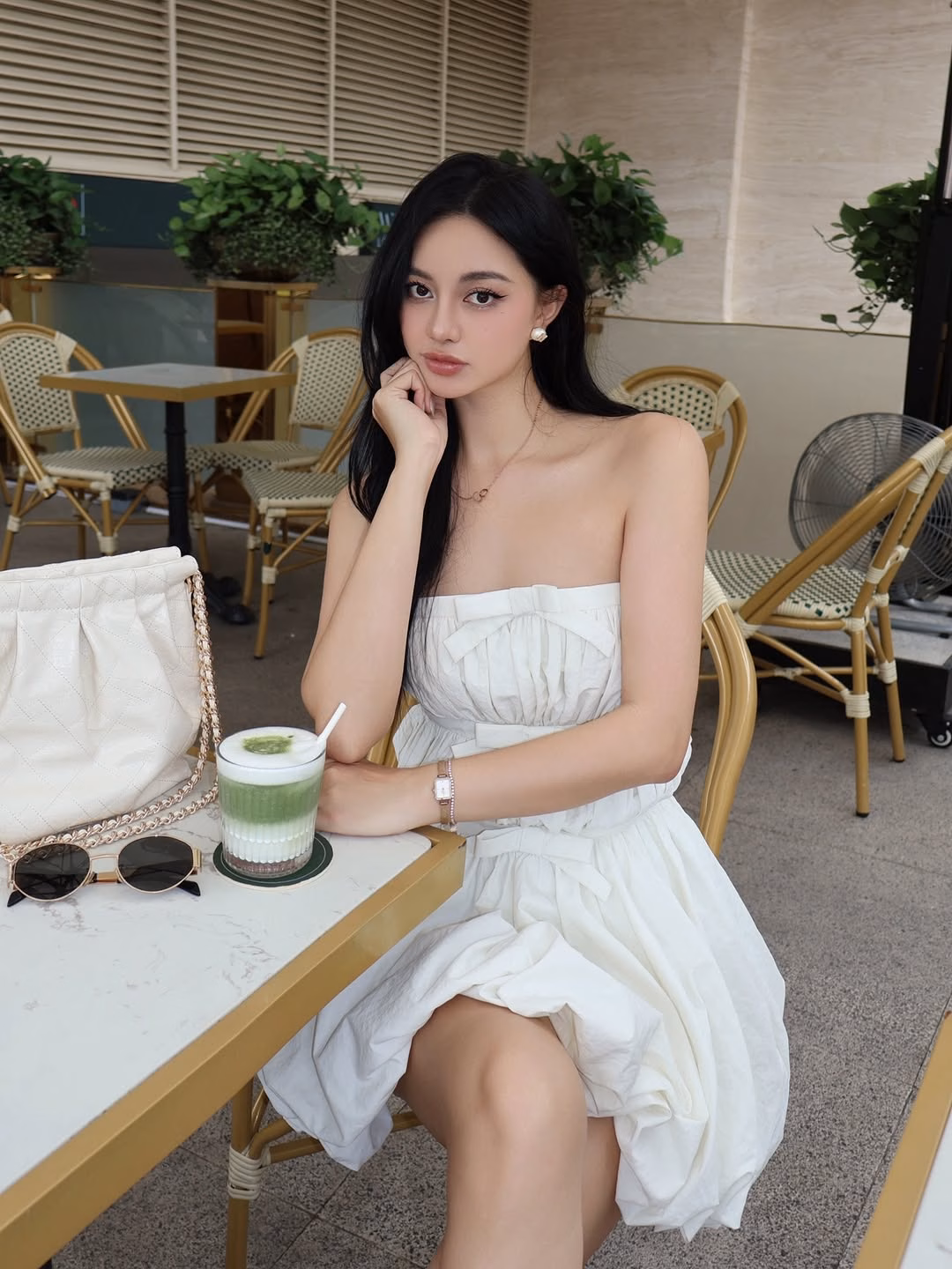 Cô gái sở hữu phong cách ăn mặc ‘nữ thần’ được 100.000 người theo dõi trên Instagram Cô chủ local brand Việt cực hot trên Instagram, ai follow cũng