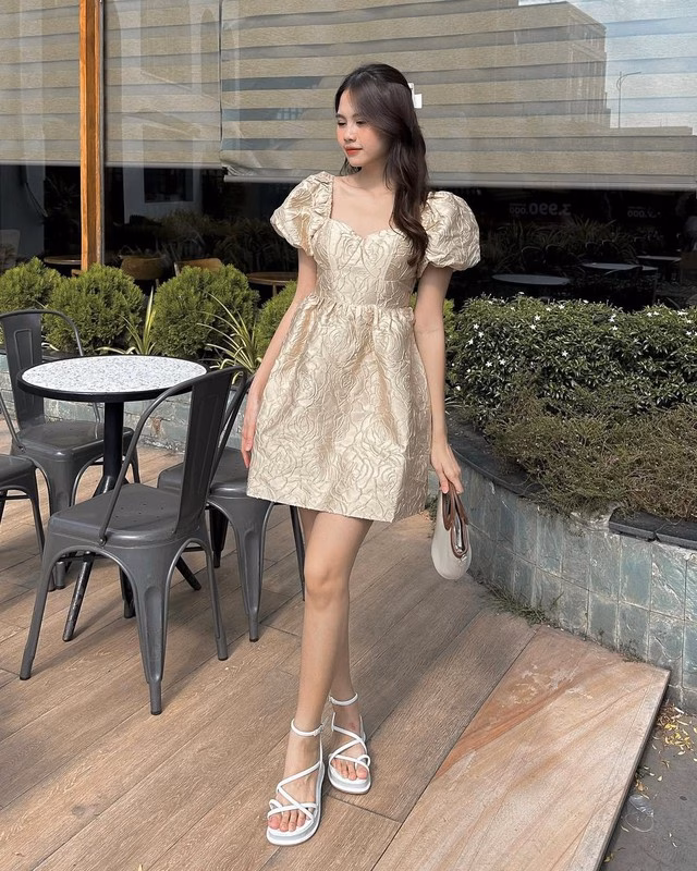 Váy hoa nổi tay bồng Váy hoa nổi tay bồng