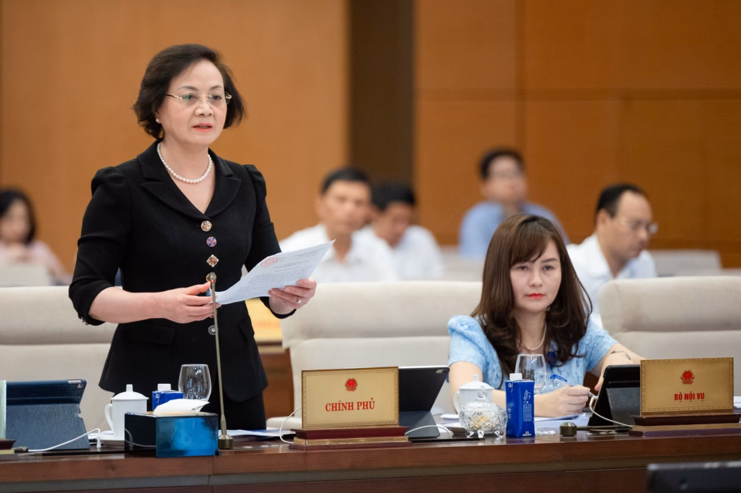 Bộ trưởng Phạm Thị Thanh Trà trình bày tờ trình của Chính phủ