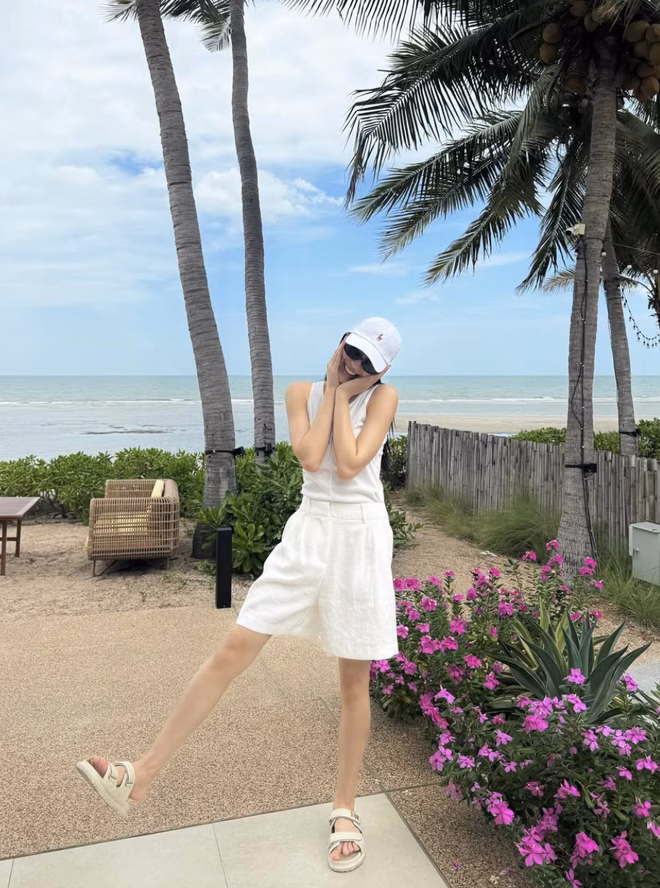 Set đồ gam nâu với áo tank top Set đồ gam nâu với áo tank top