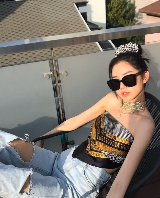 Khăn turban phối với quần jeans Khăn turban phối với quần jeans