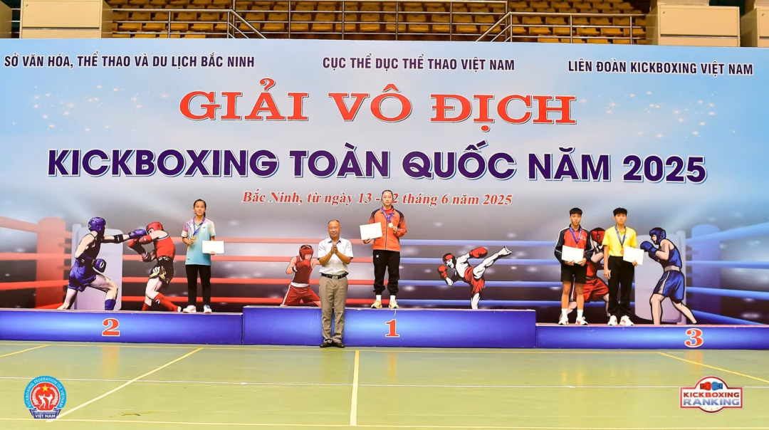 Võ sĩ Kickboxing nhận huy chương Các võ sĩ xuất sắc trên bục nhận huy chương