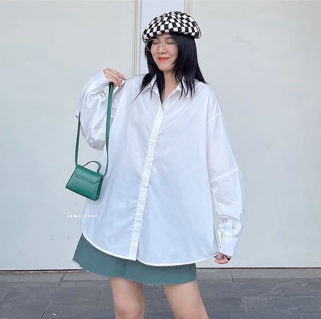 Áo sơ mi và chân váy họa tiết Áo sơ mi với chân váy họa tiết