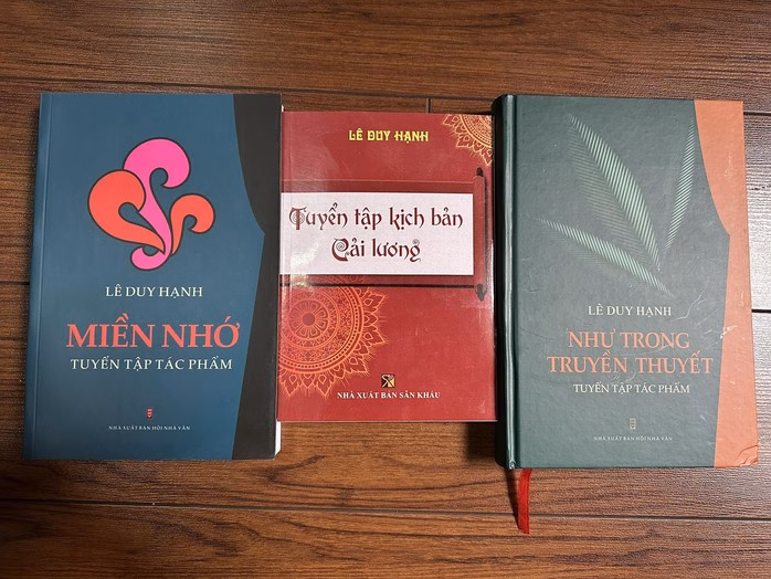 Ba ấn phẩm về tác phẩm sân khấu của tác giả Lê Duy Hạnh Ba ấn phẩm về tác phẩm sân khấu của tác giả Lê Duy Hạnh