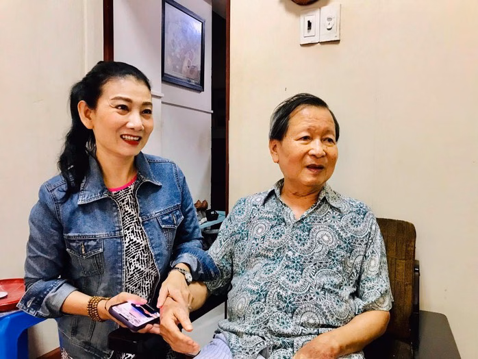 NSND Mỹ Uyên thăm tác giả Lê Duy Hạnh khi ông còn khỏe mạnh NSND Mỹ Uyên thăm tác giả Lê Duy Hạnh khi ông còn khỏe mạnh