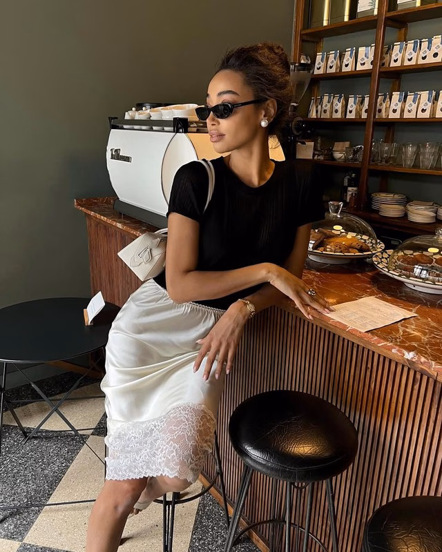 Váy lụa ren Váy lụa ren street style