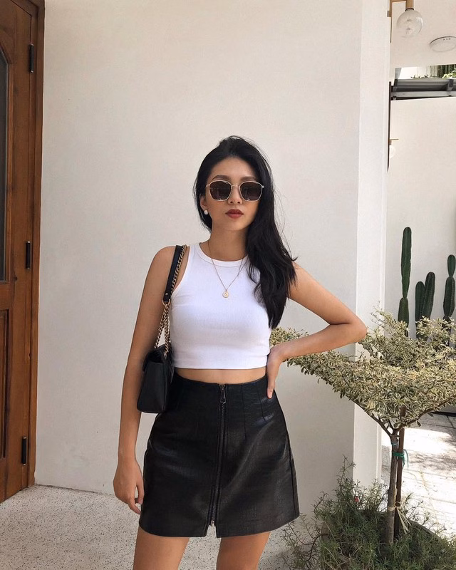 Quần shorts và áo ba lỗ Quần shorts và áo ba lỗ