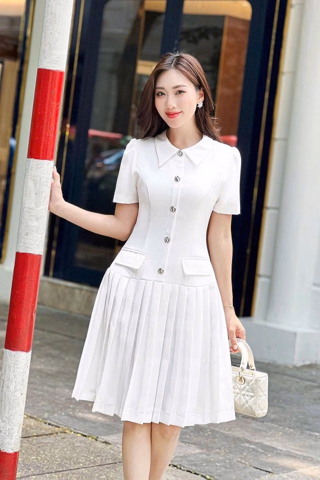 Váy hạ eo xếp ly