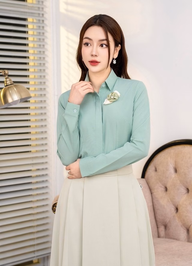 Áo sơ mi cổ đức cách điệu - điểm nhấn sang trọng cho nàng- Ảnh5. Áo sơ mi cổ đức cách điệu - điểm nhấn sang trọng cho nàng- Ảnh5.